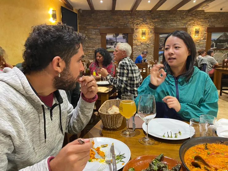 吃飽再走啦(姊姊覺得你餓)