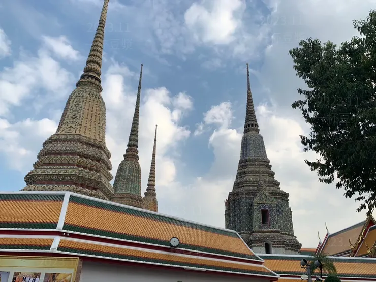 四座高聳的大佛塔，是國王用於祈福感恩使用。
