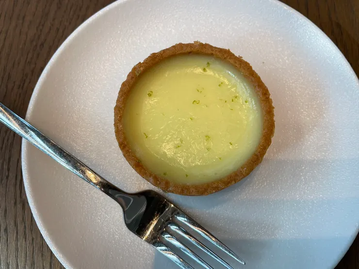 隨手拍下的星巴克的檸檬塔!