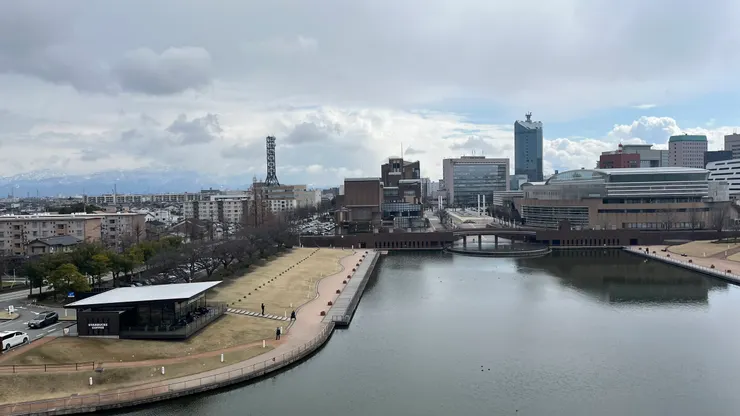 星巴克蓋在一個絕佳的位置。