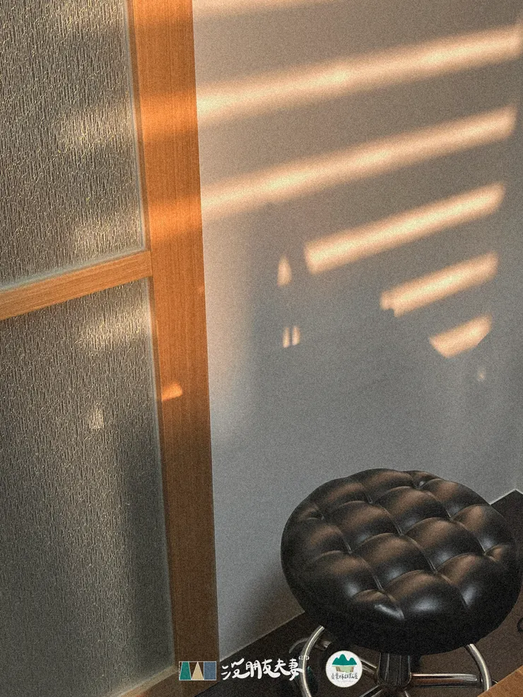 傍晚書房的光影 II