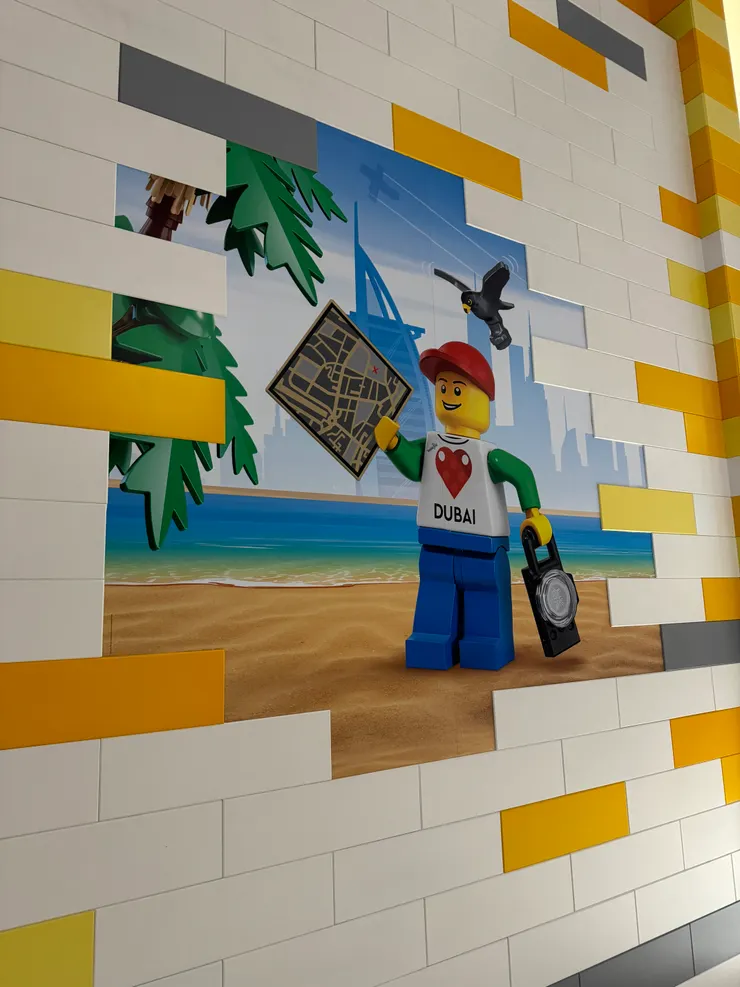 非常有杜拜風格的樂高店