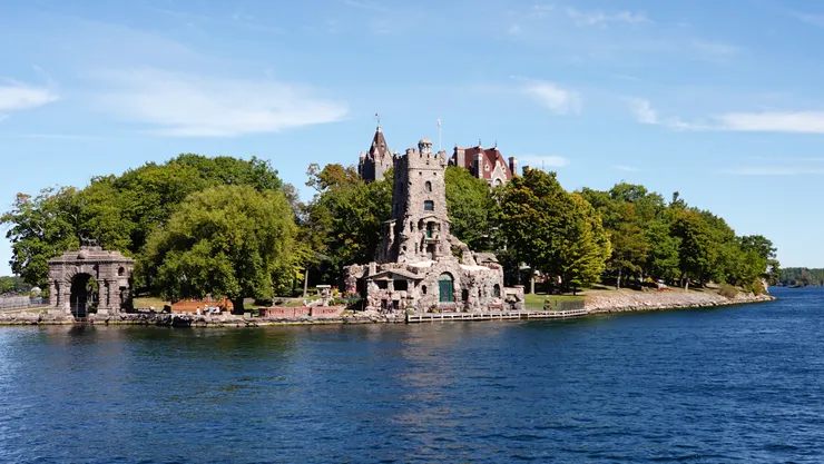 心形島上的城堡以富豪之名博爾特命名