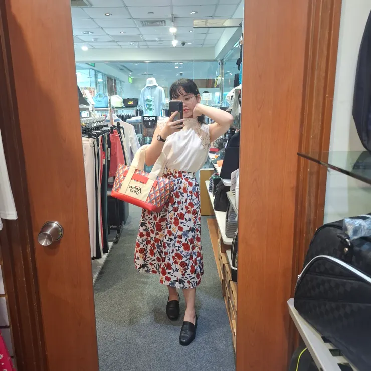 罌粟花裙等較華麗花色的裙子，適合搭配素色的上衣