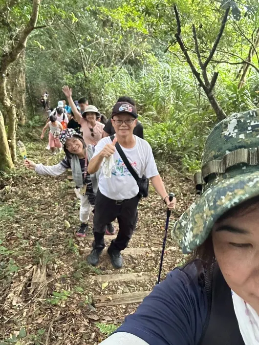 ▲在富含芬多精的步道中健走。
