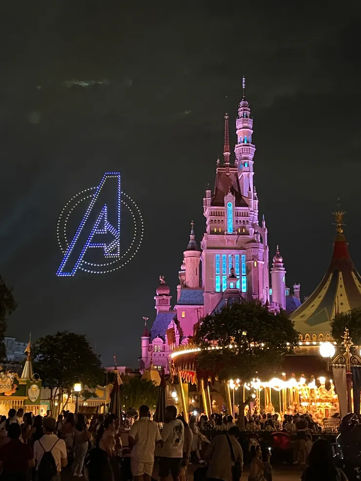 夜空中突然出現無人機表演~