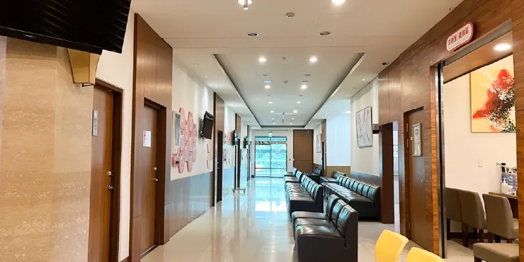 挑高的大廳讓孕媽咪感受舒適