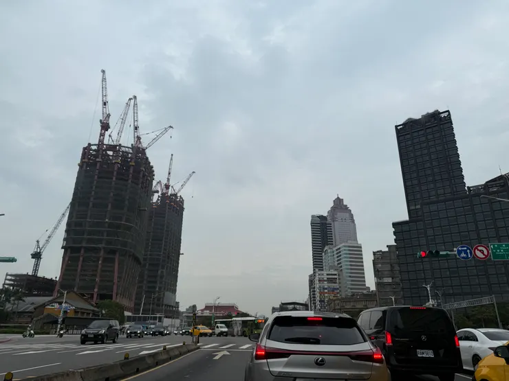 2025/12/19 送蘋果去台北