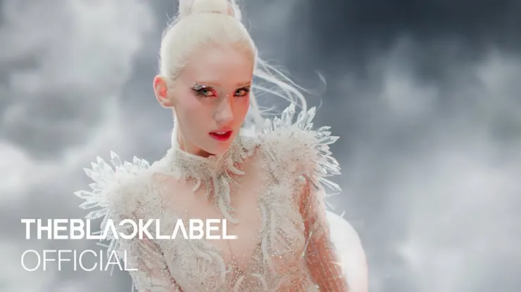 圖片來源:Jeon Somi 전소미 'Fast Forward' on YouTube