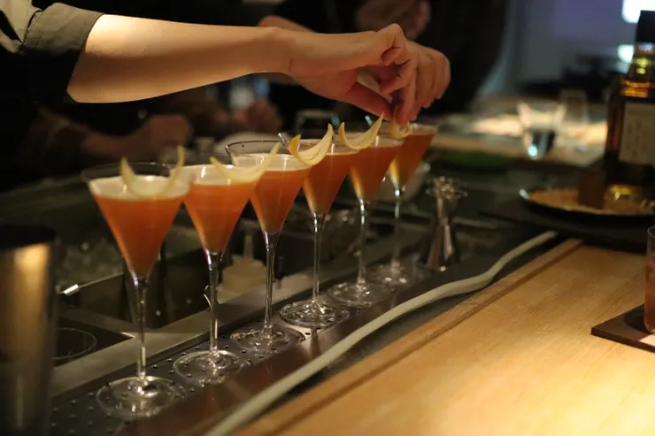 讀者若有想喝威士忌但怕負擔重 是可以在任何酒吧考慮從經典調酒「紙飛機」開始體驗