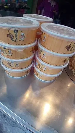 [基隆美食]當天現做現賣的三小姐油飯鍋貼，經營三十年的老店，