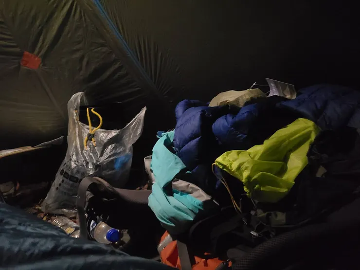 內部空間,一人加放雜物裝備很夠