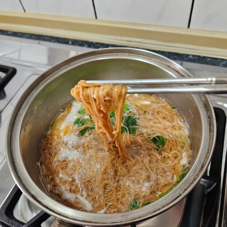 自己添加雞蛋和青菜就更豐富囉!