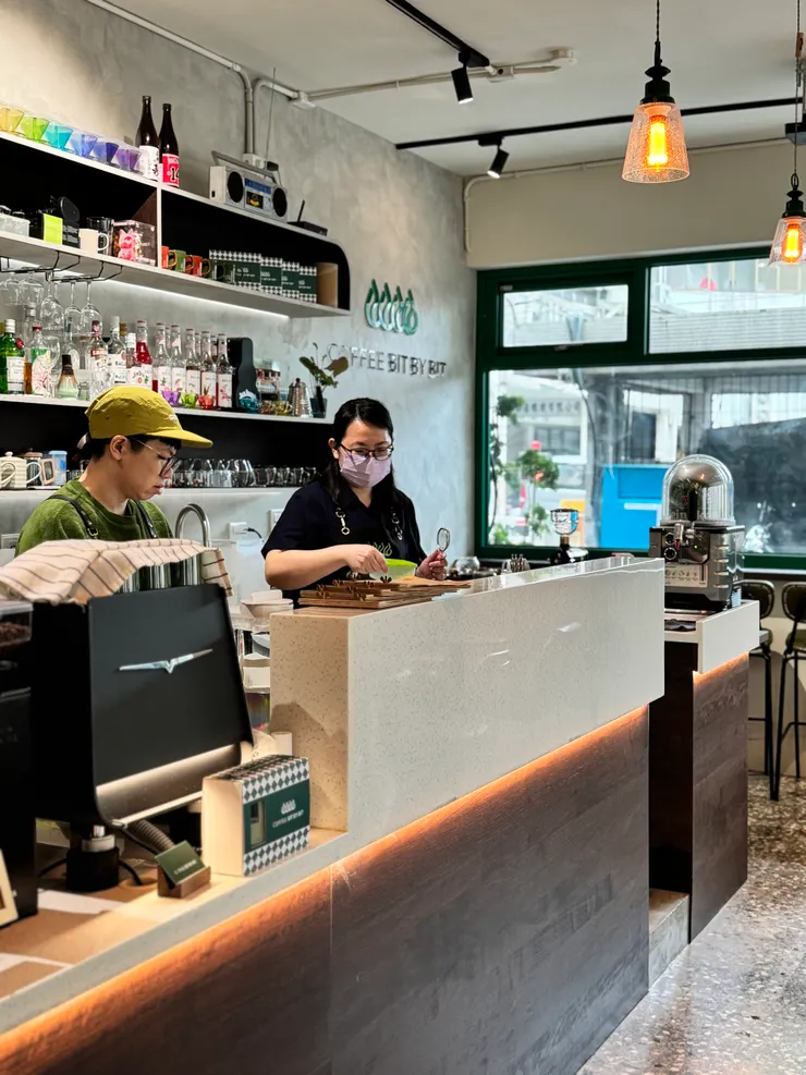 店員的吧台工作區