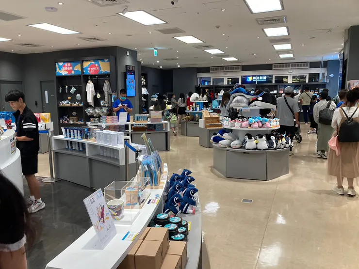 場地很明亮也蠻寬廣的