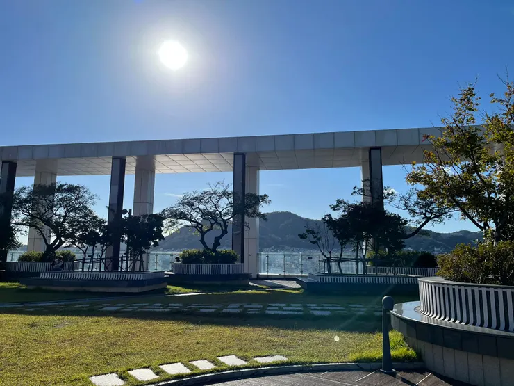 如果有一片這樣安靜漂亮沒有人煙的空地，可以容易抵達來放空和做事就太好了