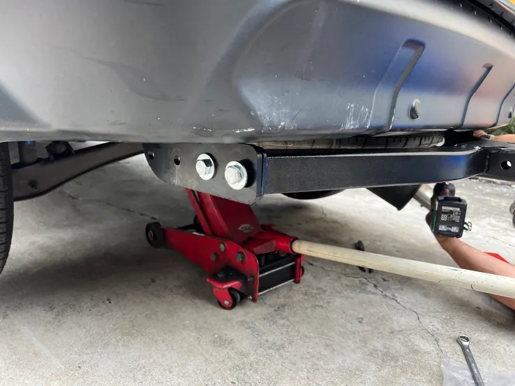 四個孔位可調整拖車架前後位移