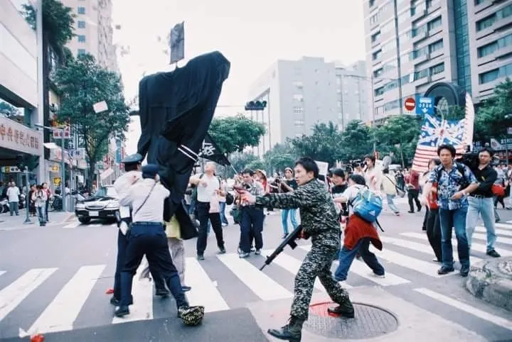 2003年反對伊拉克戰爭的街頭行動劇