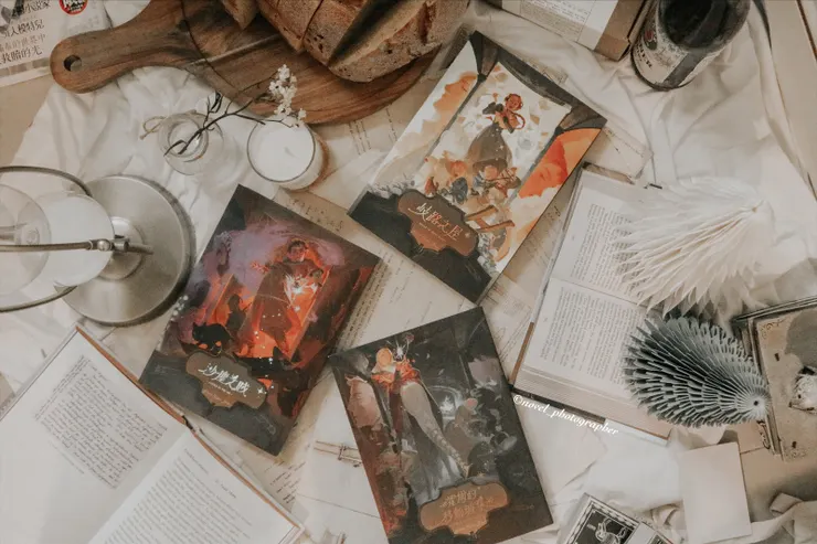 巫師霍爾三部曲，包含第一部霍爾的移動城堡(巫師霍爾系列 卷一)、沙塵之賊(巫師霍爾系列 卷二)、歧路之屋(巫師霍爾系列 最終卷)。/攝影：蝦那