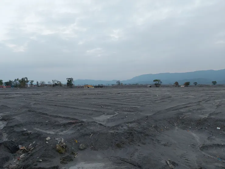 還沒復原的農田 / 資料來源：我自己