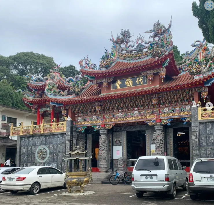 飛鳳山登山口旁的代勸堂