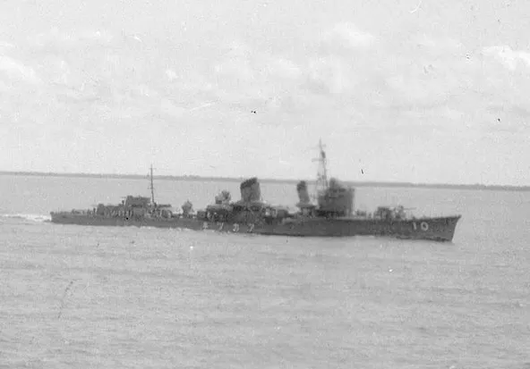 1937年8月，第二次中日戰爭期間，曉號在中國長江上護航運輸。