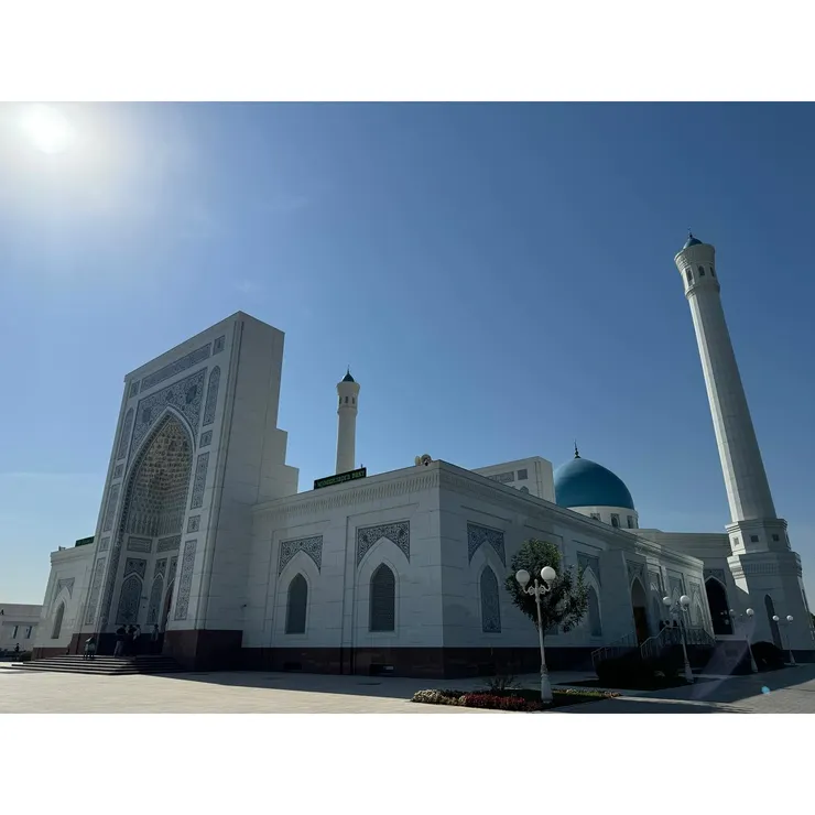 純白清真寺外觀
