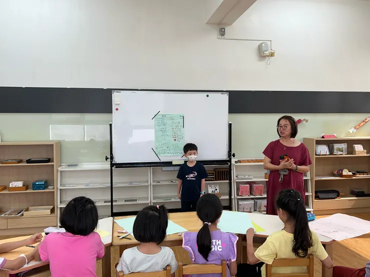 上華蒙特梭利小學在台南是一所獨特且充滿創意的實驗學校，提供從小學到高中完整的教育體系。這所學校自成立以來已有七年 介紹 