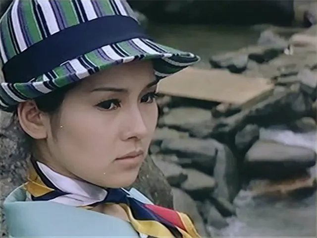 《神秘女郎白如霜》片中一鏡頭，中視演員陳慧美飾演「白如霜」。