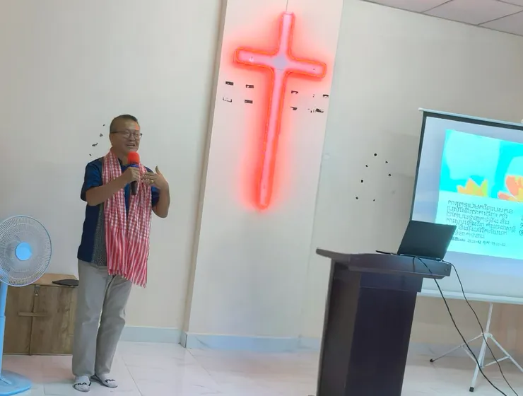 講道時穿著柬式傳統服裝上衣圍上GROMA