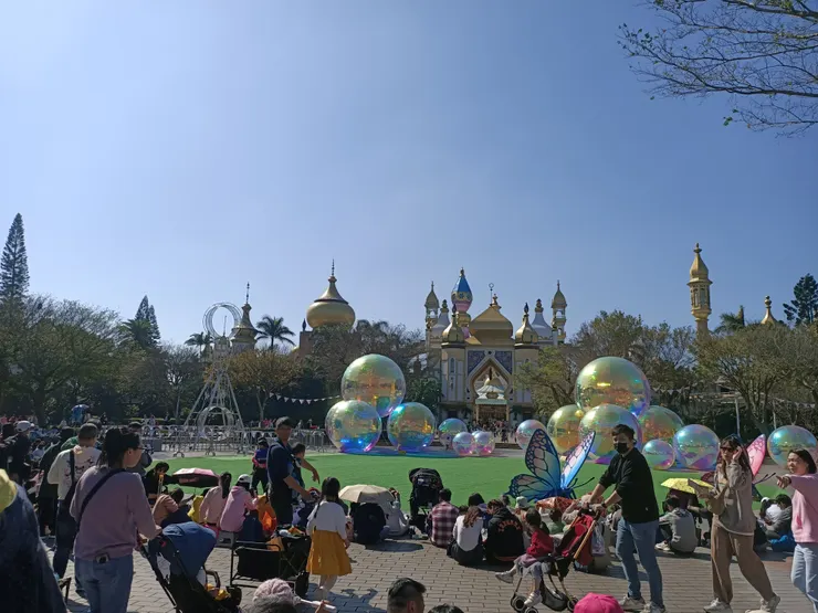 來看表演,但好熱啊!