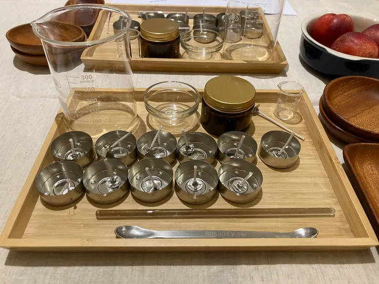 Sela為每個人各準備一套製燭用具