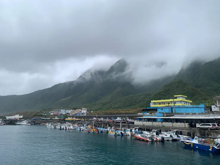 蘭嶼給我的第一印象是雲霧繚繞