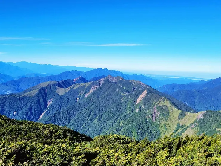 ▲主峰眺望大劍山稜線