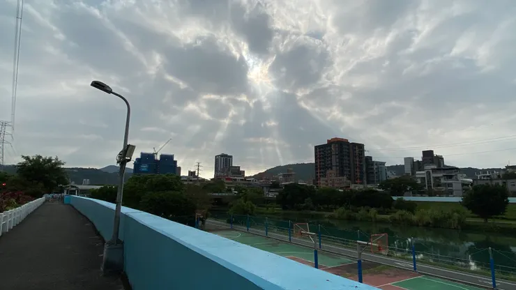 拍攝於2022年9月20日 早晨，台北 士林河堤