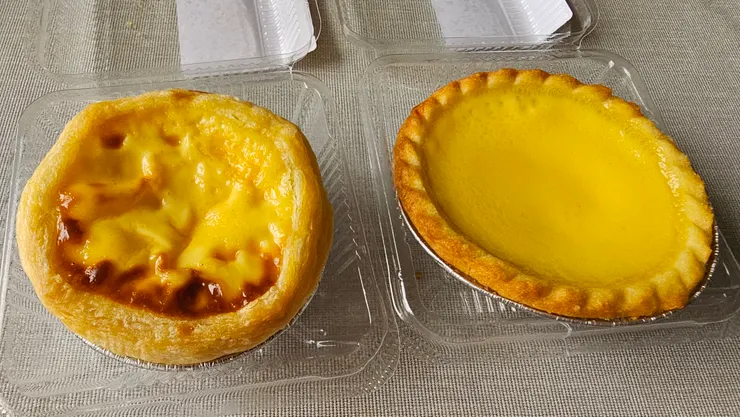 葡式蛋塔和港式蛋塔我都超愛!但我更愛右邊的港式蛋塔!