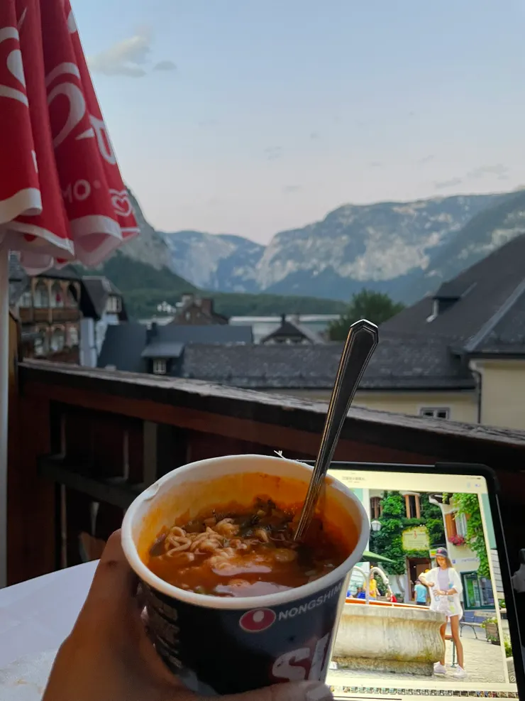 夏季好晚才天黑，好險我帶了辛杯麵