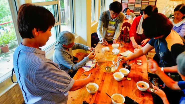 開始享用早上搓洗的愛玉