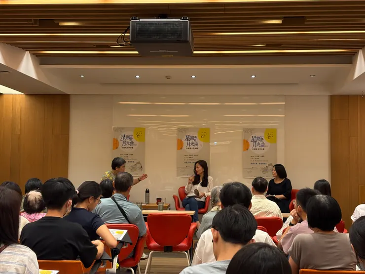 左起主持人馬世芳、對談者李佳穎、洪愛珠。