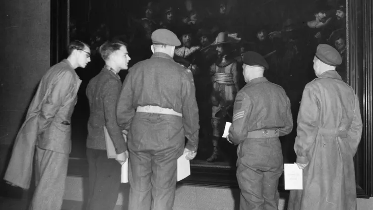 戰後《夜巡》重新回到荷蘭國家博物館，圖片來源：NATIONAAL ARCHIEF