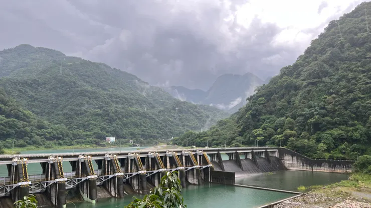 湖綠色的馬鞍壩