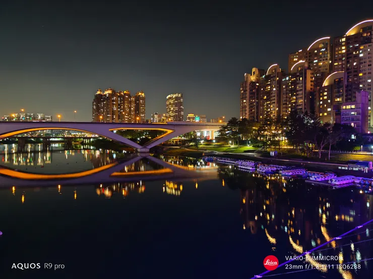 在搖晃不止的碧潭吊橋上,SHARP AQUOS R9 pro手持也能拍出很好的效果(SHARP AQUOS R9 pro,23mm)