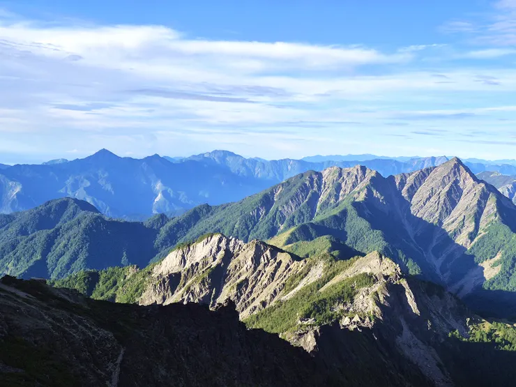 ▲眺望南湖大山南峰及中央尖山