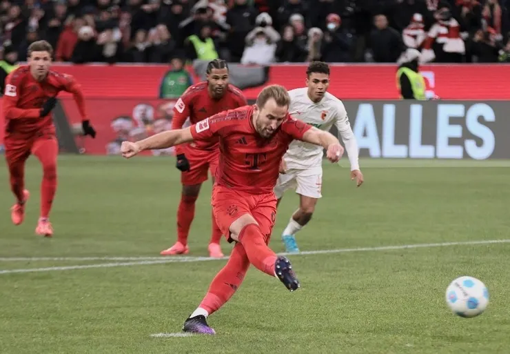 哈利簡尼主射十二碼球入網