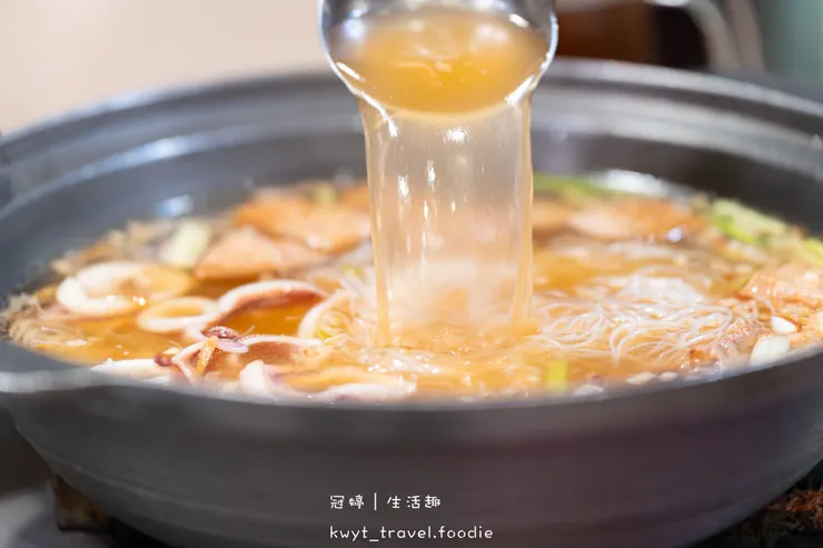 [台南新營聚餐好停車]華味香景觀宴會餐廳，熟客推薦菜單全攻略！必點350元大份量芋頭小卷米粉、功夫菜芋泥貢鴨，新營美食餐廳推薦，附最新菜單