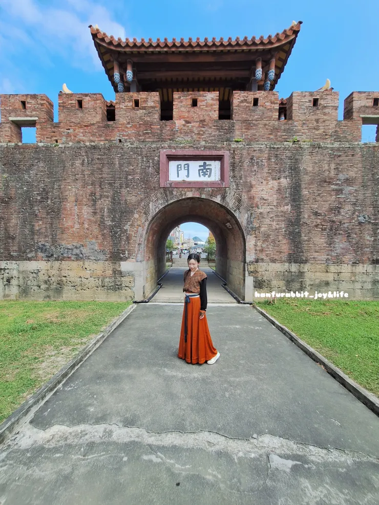 穿著喜歡的唐制漢服在正面合照