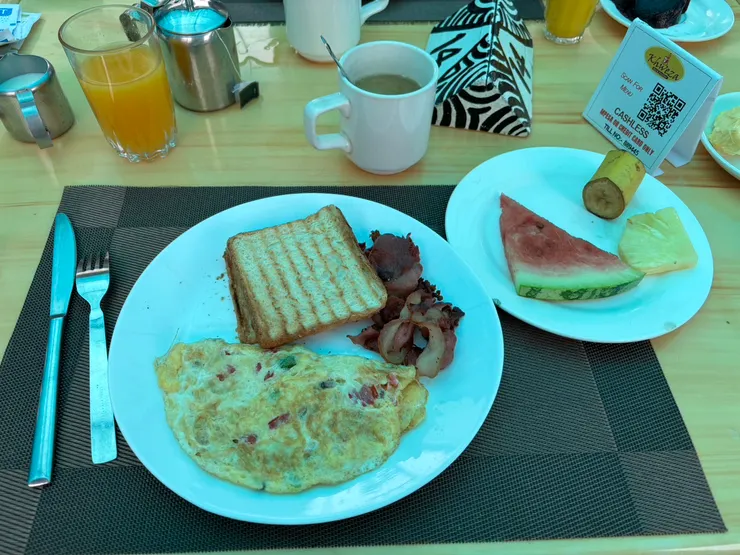 選單很多的早餐~熱熱的食物我最愛(感謝朋友小亮提供照片)