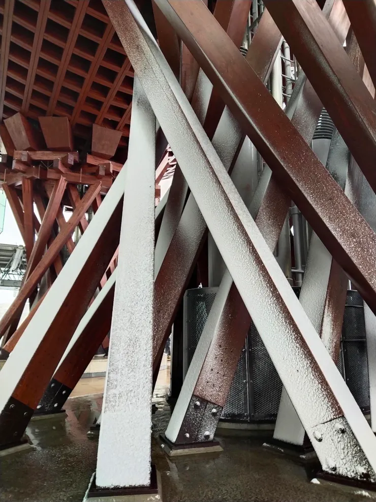 被細雪覆蓋的鼓門