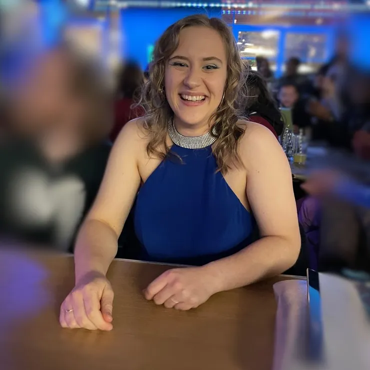 我的同事兼好友在第二年競選名正言順地當選了。