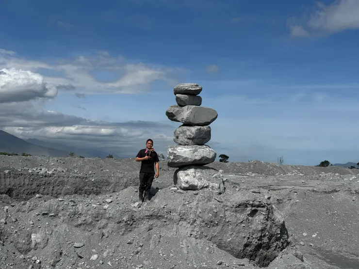 發現河床巨型疊石的Deeggin